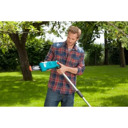 Gardena Elektro-Teleskopsäge TCS 720/20 – Bild 2